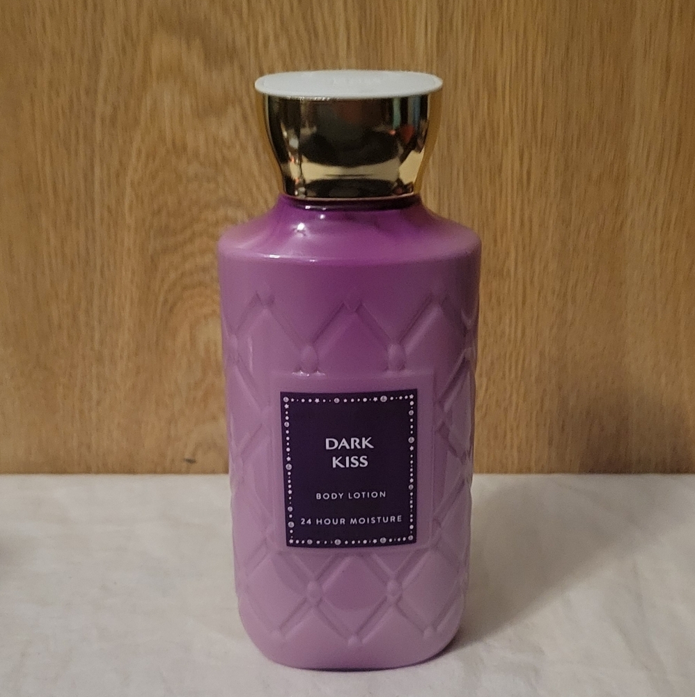 Bath & Body Works Dark Kiss Body Lotion - Lavender and Gold
